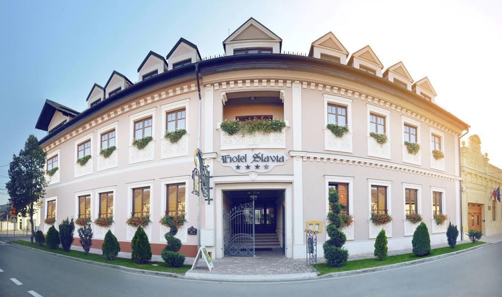 Hotel Slavia Salonta Dış mekan fotoğraf