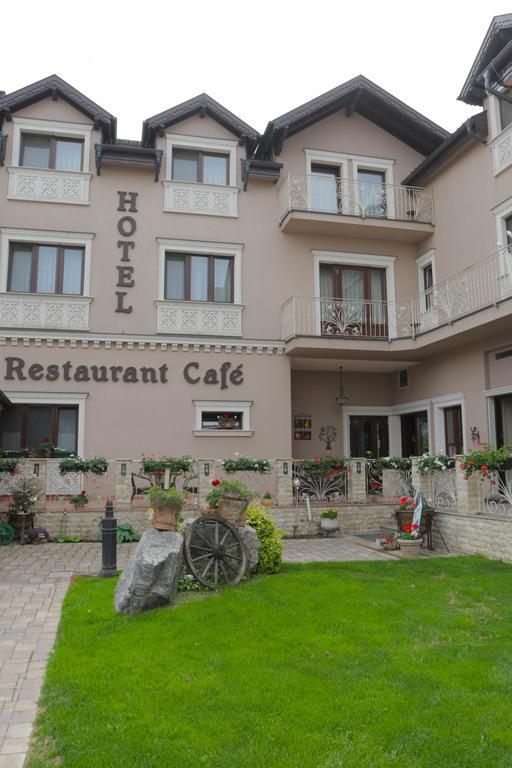Hotel Slavia Salonta Dış mekan fotoğraf