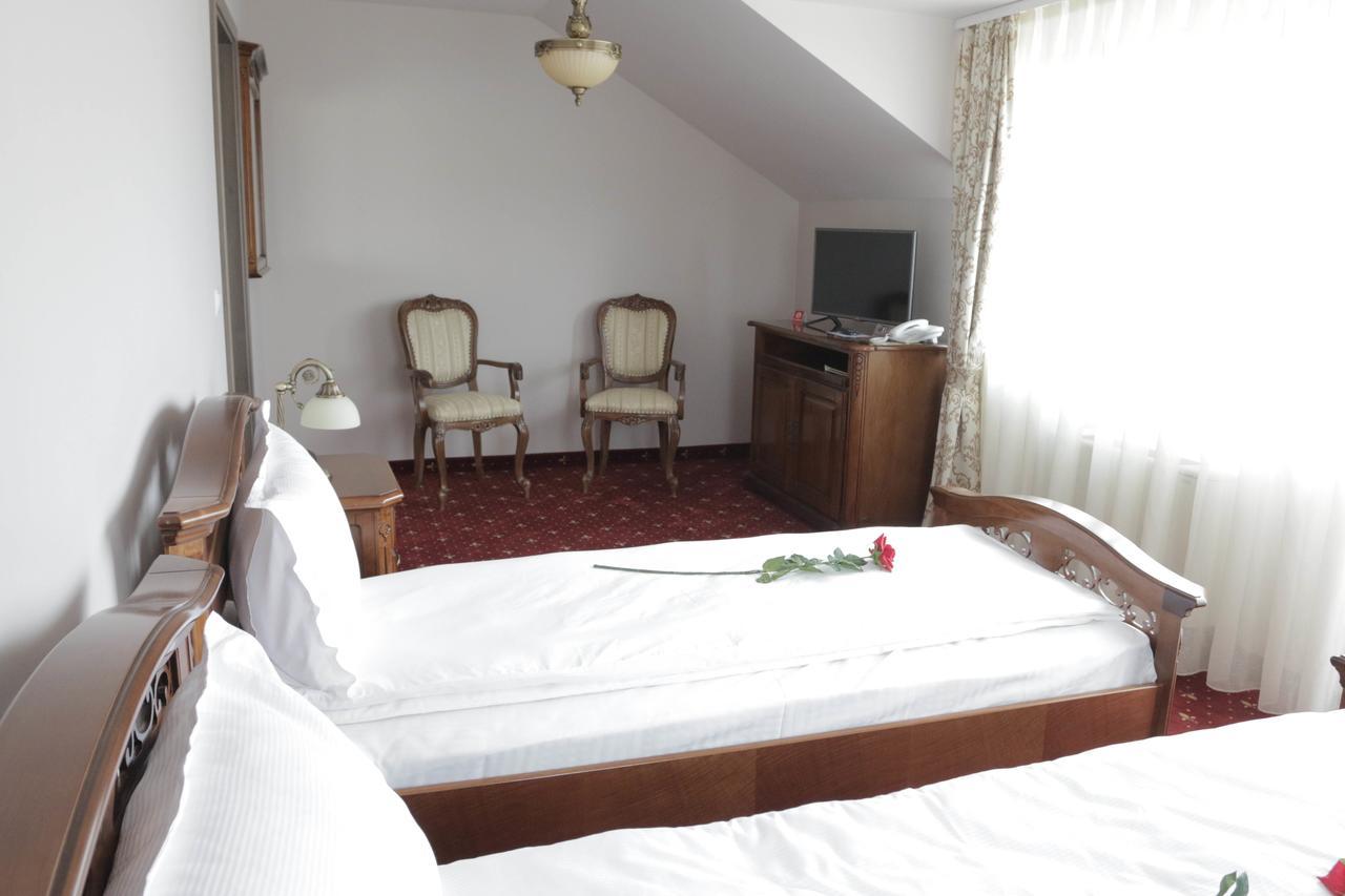 Hotel Slavia Salonta Dış mekan fotoğraf