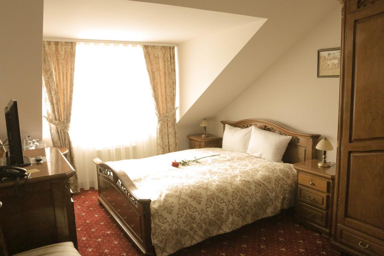 Hotel Slavia Salonta Dış mekan fotoğraf